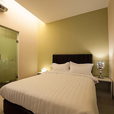 Seven Hotel Putatan エクステリア 写真
