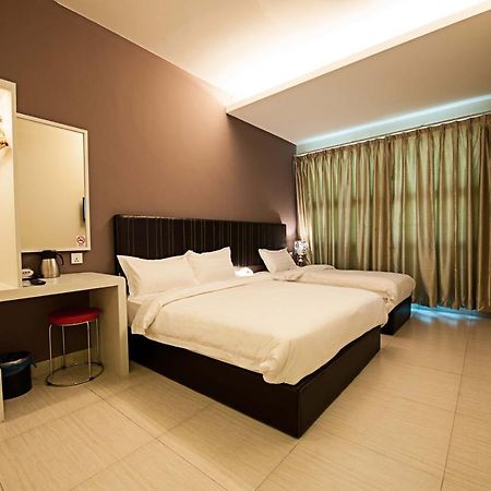 Seven Hotel Putatan エクステリア 写真