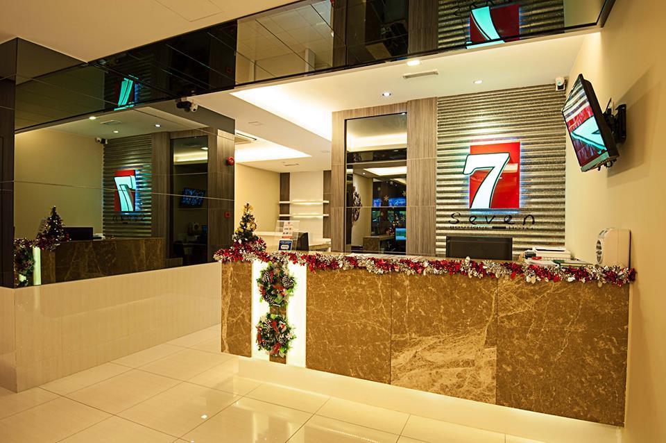 Seven Hotel Putatan エクステリア 写真