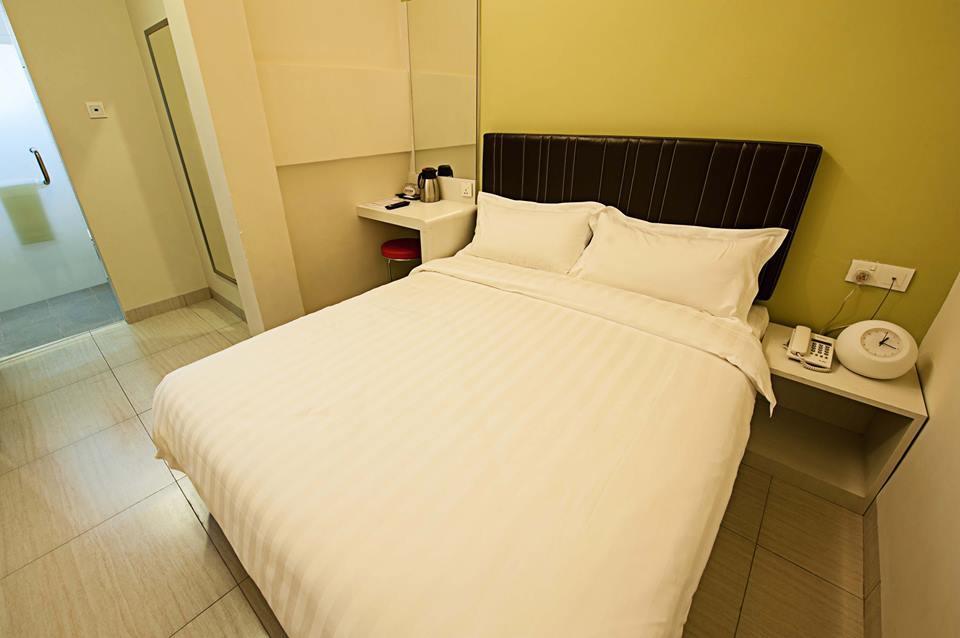 Seven Hotel Putatan エクステリア 写真