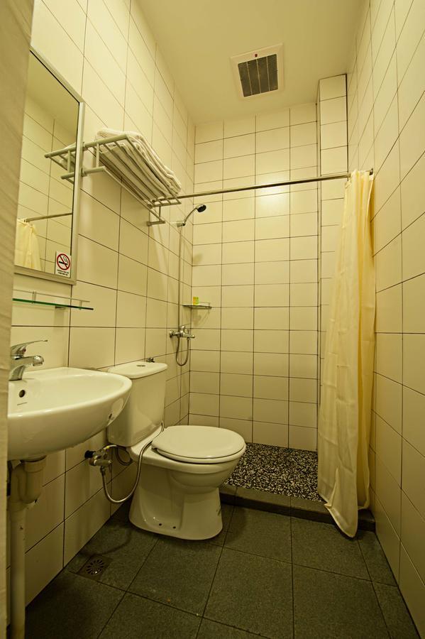 Seven Hotel Putatan エクステリア 写真