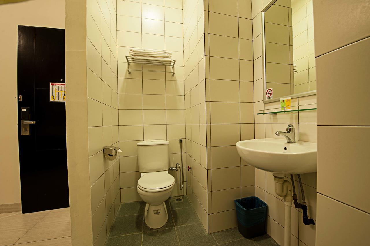 Seven Hotel Putatan エクステリア 写真