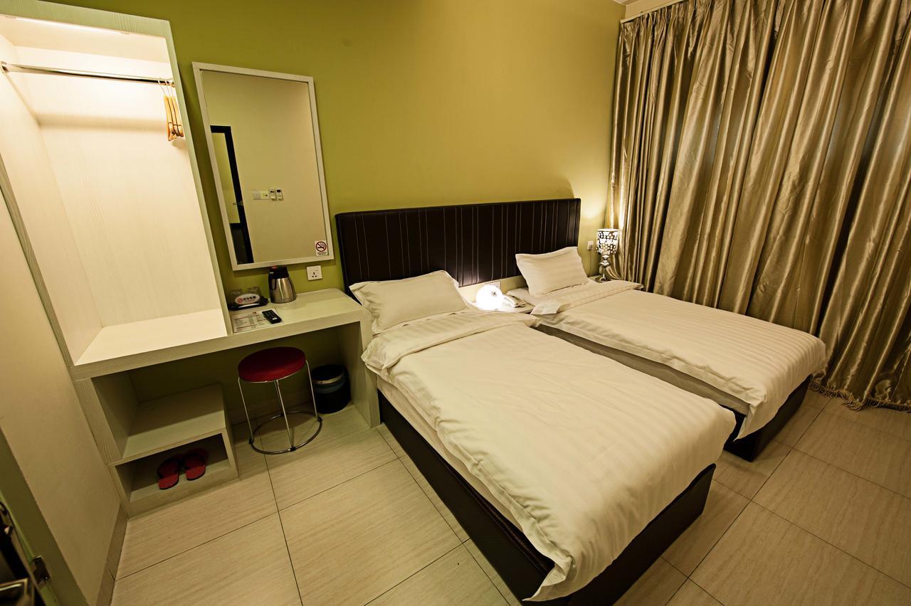 Seven Hotel Putatan エクステリア 写真