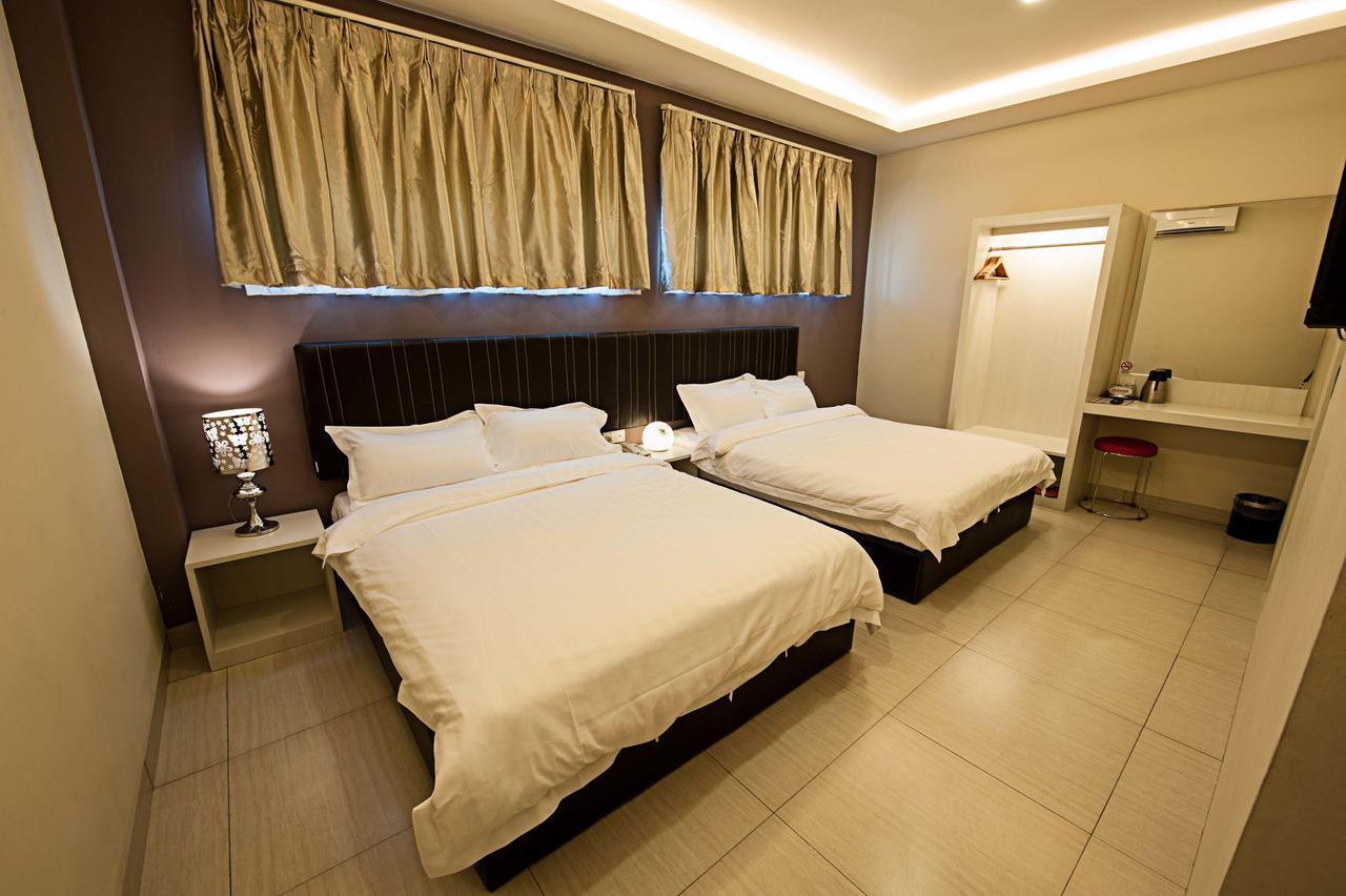 Seven Hotel Putatan エクステリア 写真