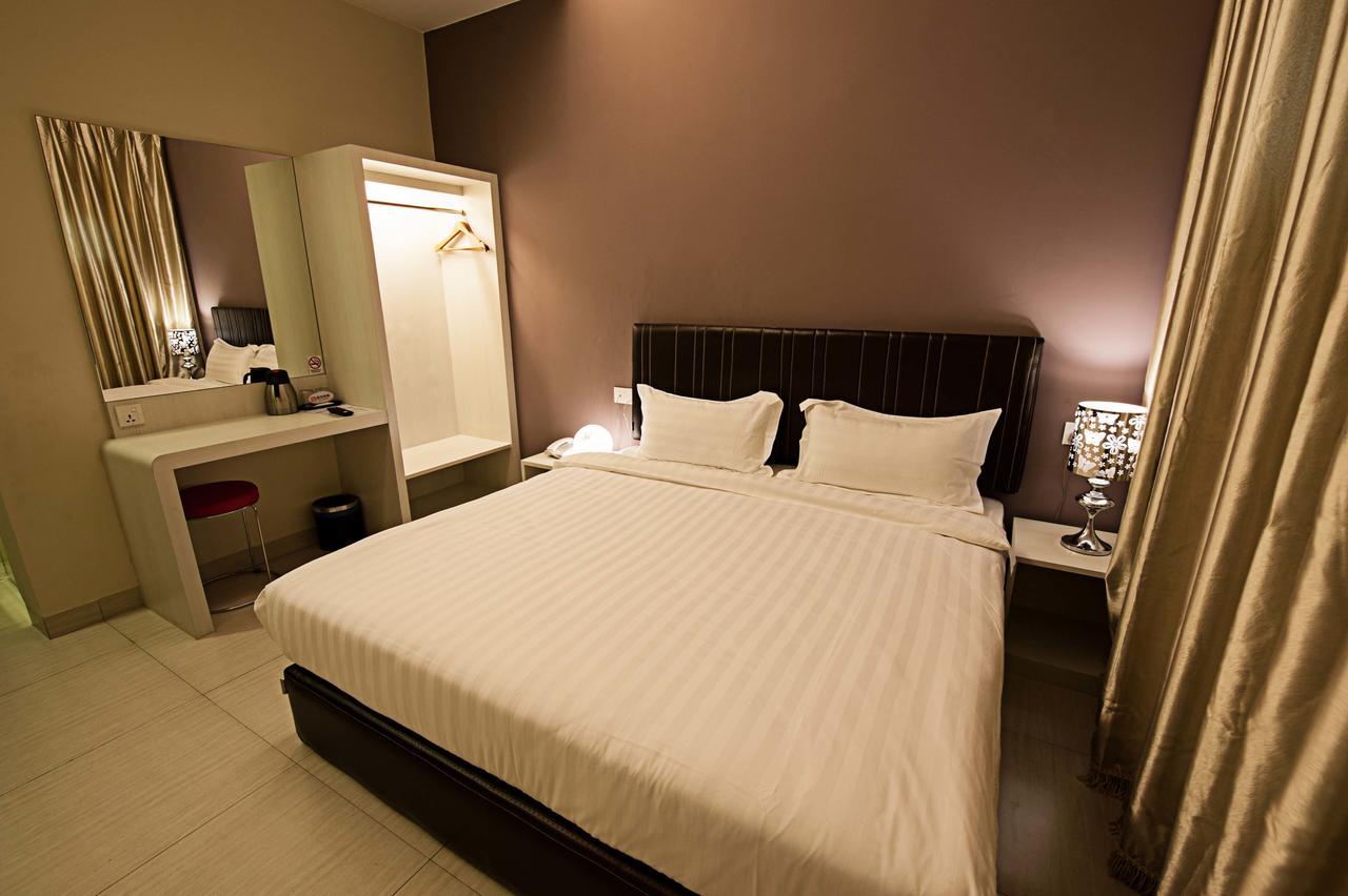 Seven Hotel Putatan エクステリア 写真