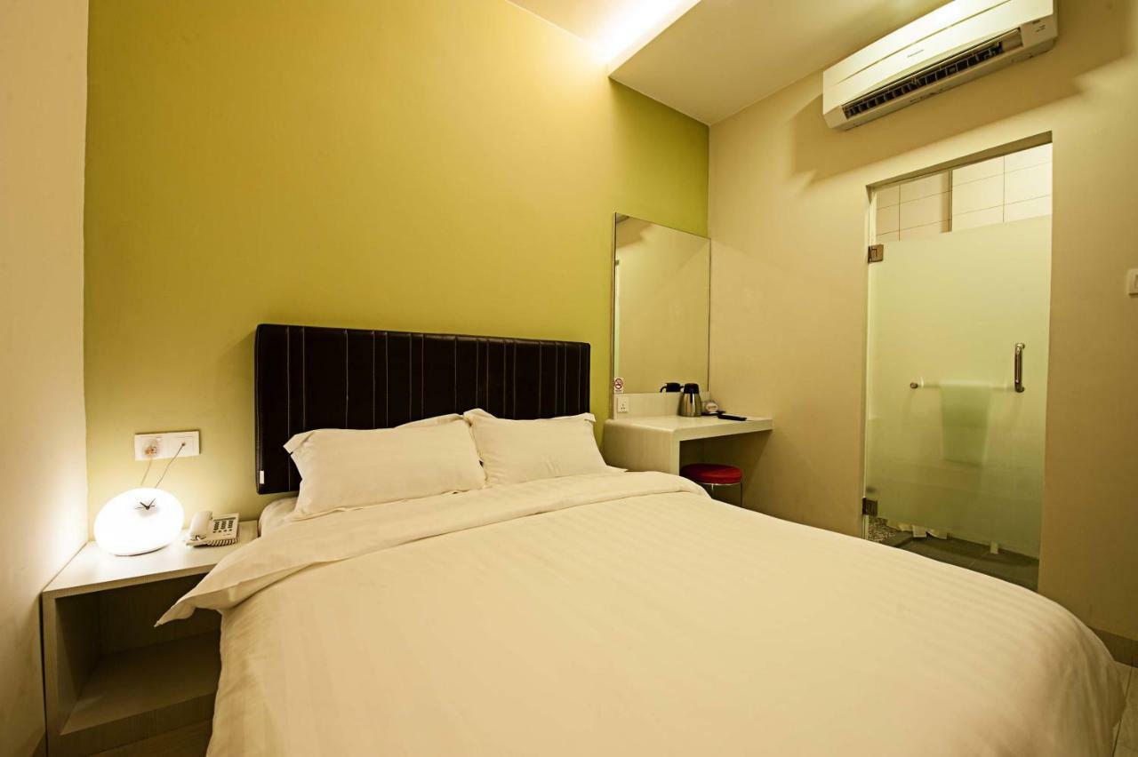 Seven Hotel Putatan エクステリア 写真