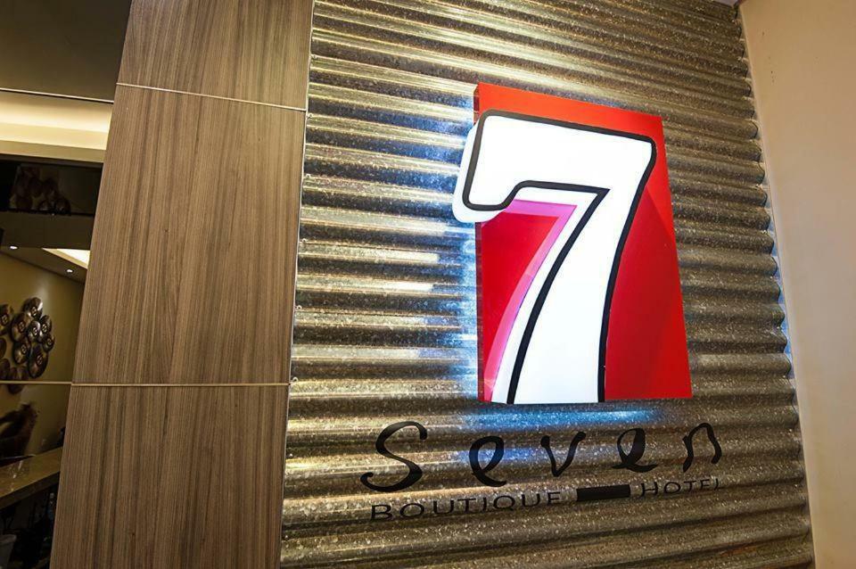 Seven Hotel Putatan エクステリア 写真